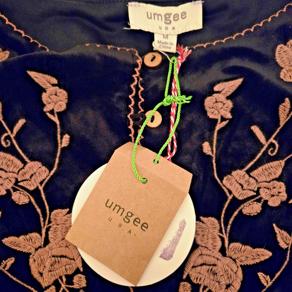 Umgee USA Embroidered Floral Velvet Top Blouse Black M runs large Boho - Picture 7 of 12